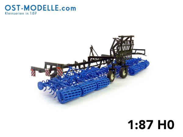 Koppelwagen T890 A01 Bodenbearbeitung 2 Feingrubber B231 Transportstellung blau